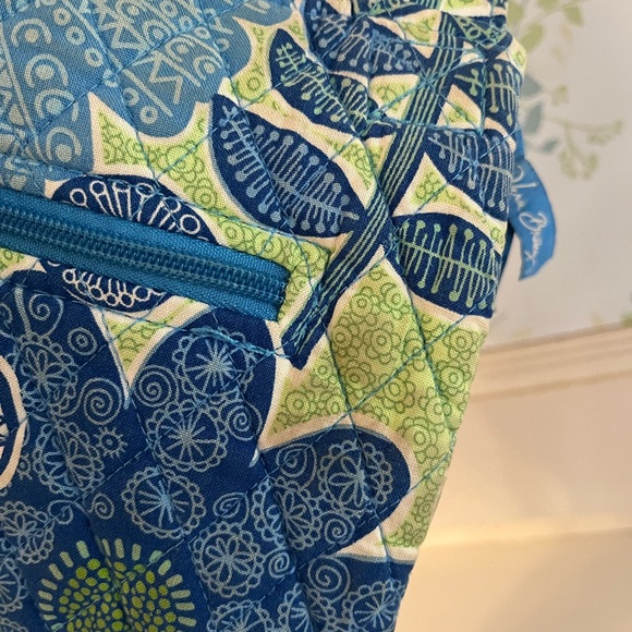 Vera Bradley Doodle Daisy Floral Crossbody Bag - Picture 4 of 9